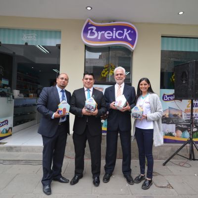 Acto de inauguración en la agencia en Tarija