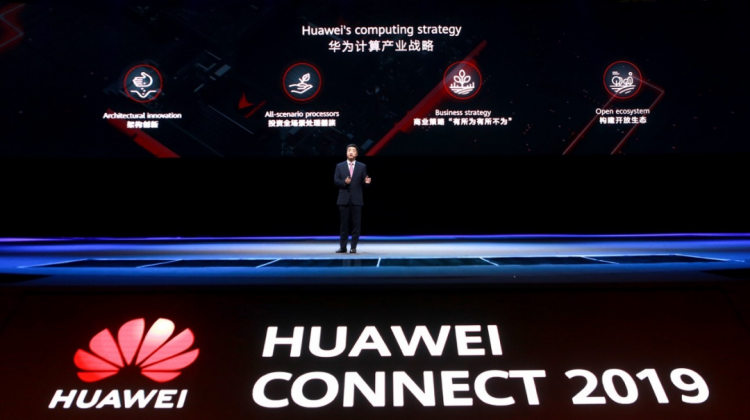 c-foto-1huawei-atlas-1-400891-11E0