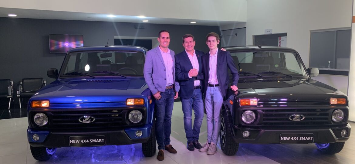 01. Diego Salvatierra, Johnny Salvatierra y Antonio Salvatierra