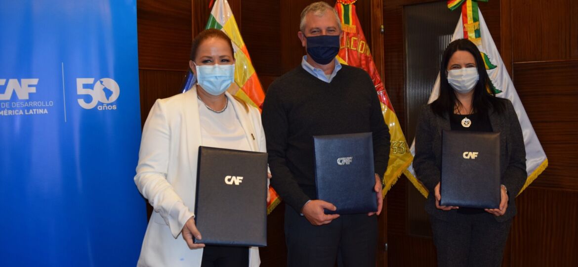 CAF firma BRT de Santa Cruz (4)