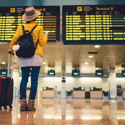 Tome en cuenta los itinerarios y el tiempo que estará en cada escala