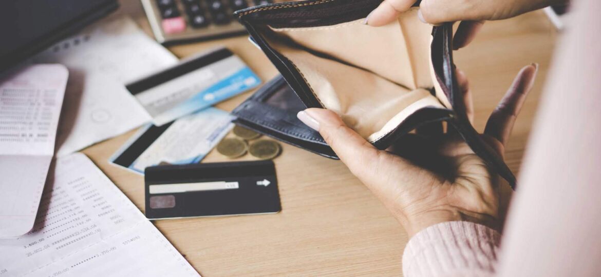 Una experta recomienda cuidar bien el salario y planificar los gastos para no llegar con la billtera vacía a fin de mes