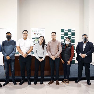 Seis de los diez ganadores recibieron de parte de los ejecutivos su srespectivos premios