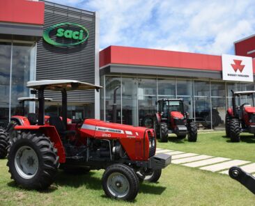 Algunos tractores en SACI