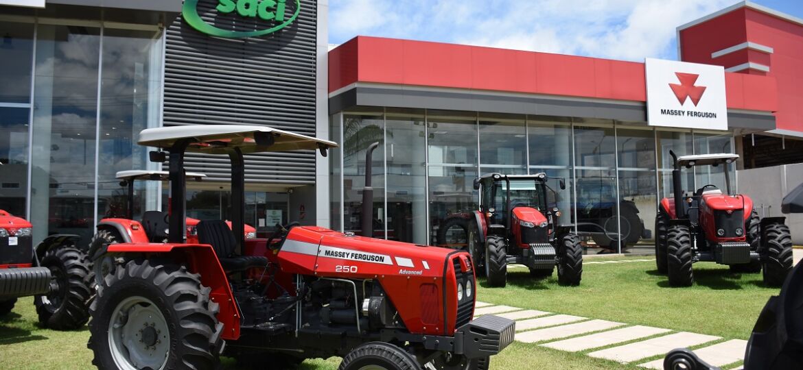 Algunos tractores en SACI