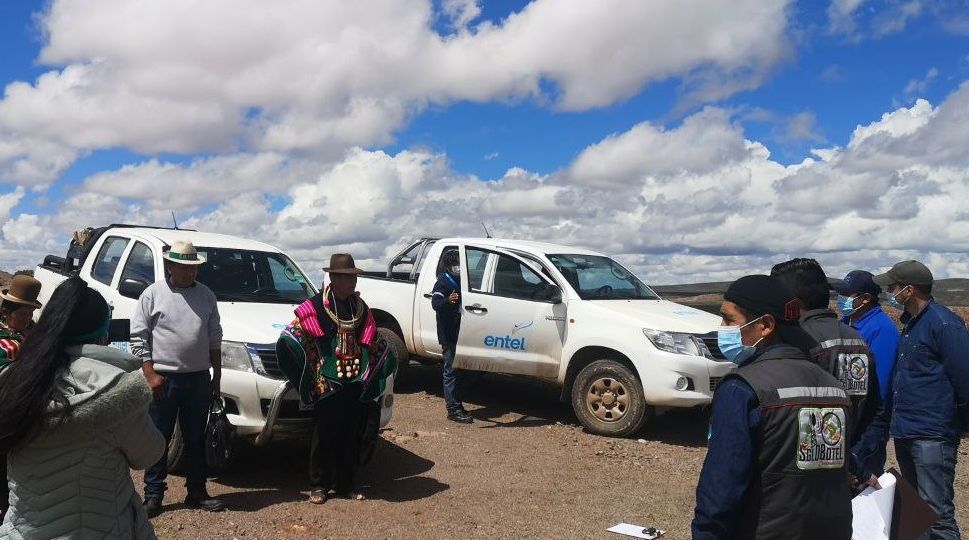 Autoridades de Corque en el inicio de las obras civiles