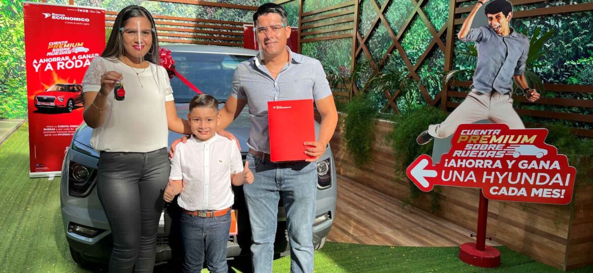 Foto Yanine Rosario Sánchez y su familia OK