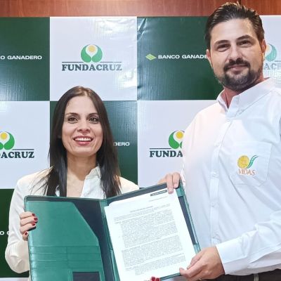 Carola Aguilera Subgerente de Marketing del Banco Ganadero y Diego Moreno, presidente de Fundacruz (1)