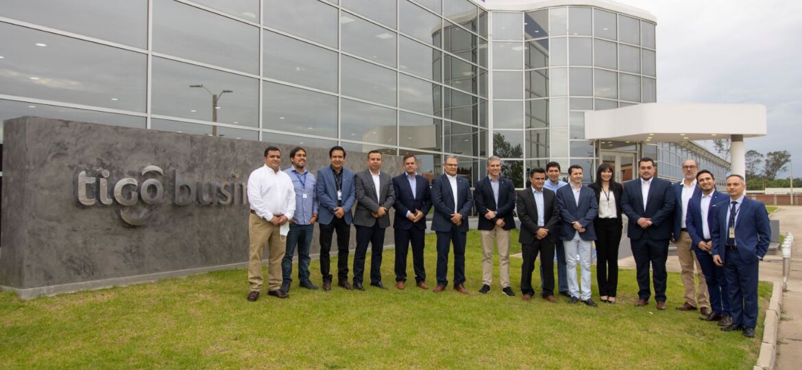 Ejecutivos Tigo Business y PIL OK
