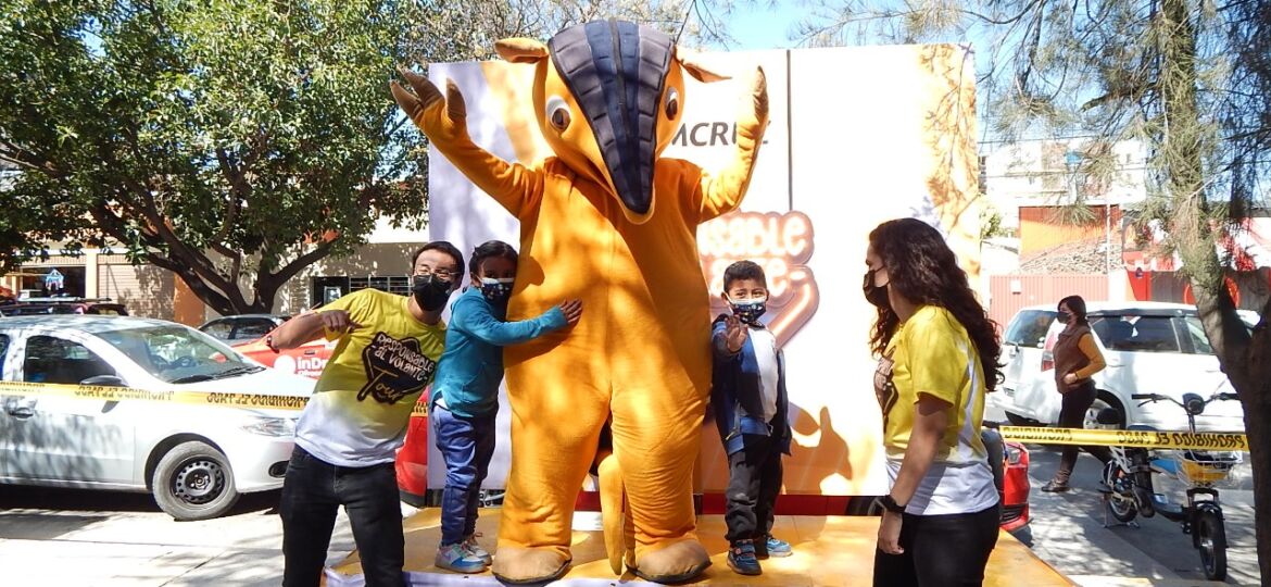 Dillo visita a los estudiantes de Bolivia para enseñarles educacion vial 1