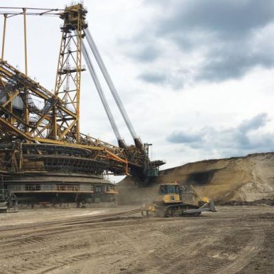 bilina_mine_exterior_bulldozer_2600x1732