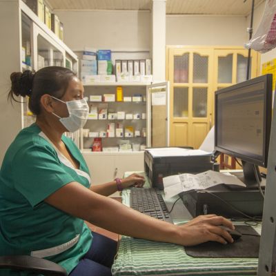 Personal trabajando en el centro de salud