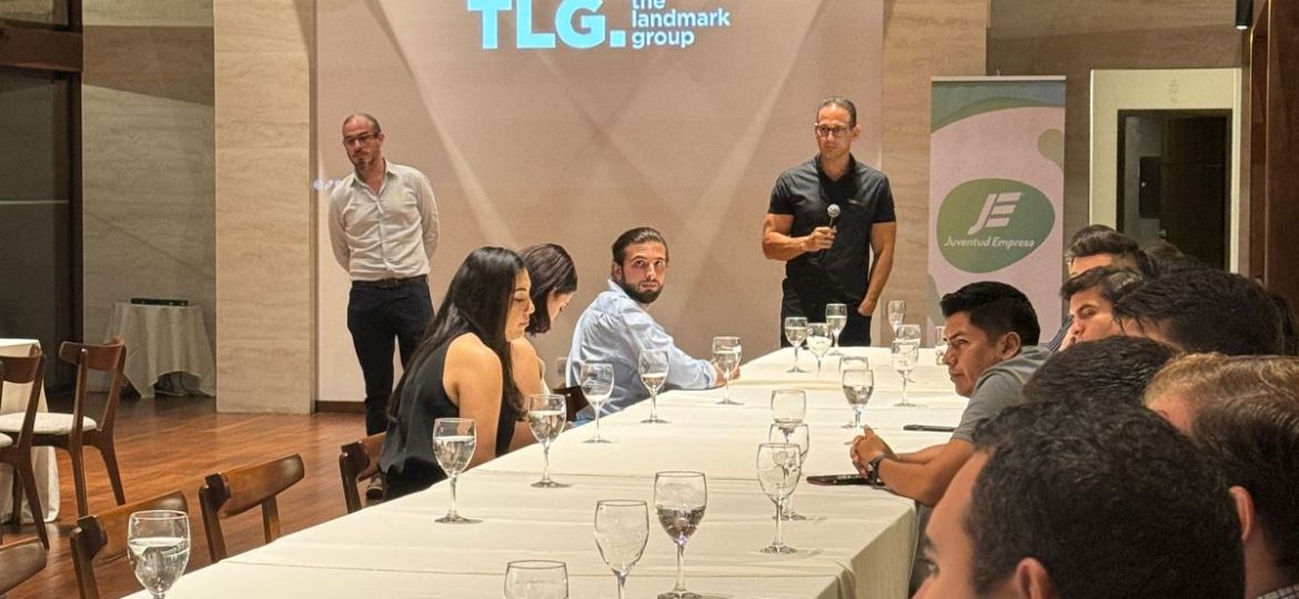 Gustavo Pereyra - Gerente General TLG compartiendo con los asistentes
