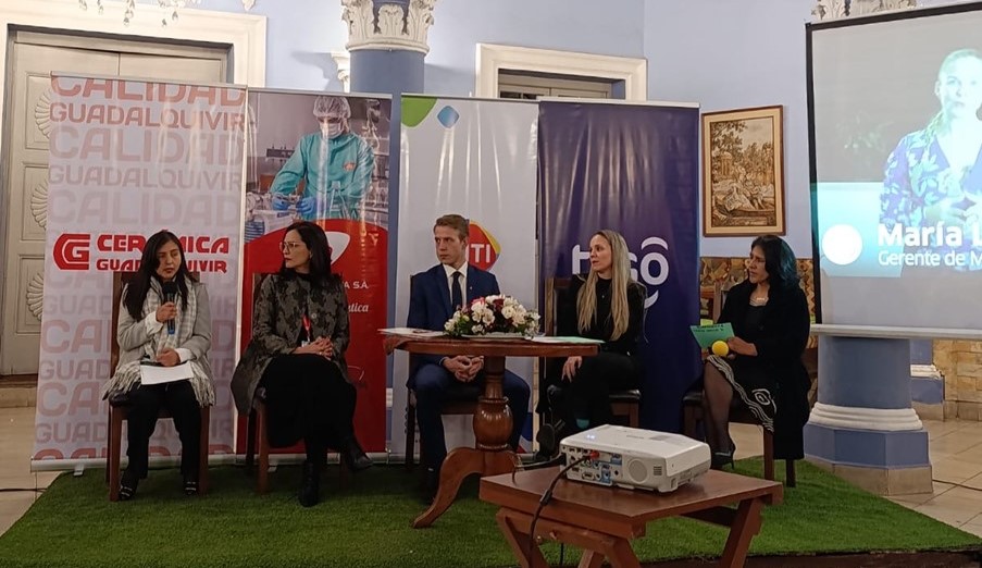 Tigo participando del panel (1) (1)