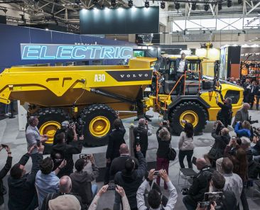 VolvoCE-Hauler-Reveal1-1 (1)