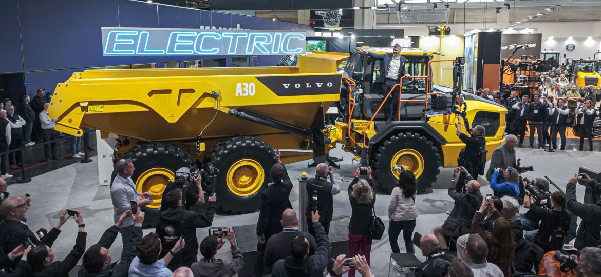 VolvoCE-Hauler-Reveal1-1 (1)