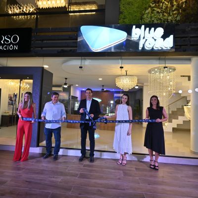 María Lourdes Arano, Hugo Sosa, Vicente Sosa, Katherine Sosa Landívar y Katherine Landívar (corte de cinta)