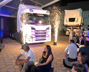 Develación del Scania Súper