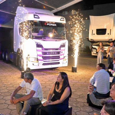 Develación del Scania Súper