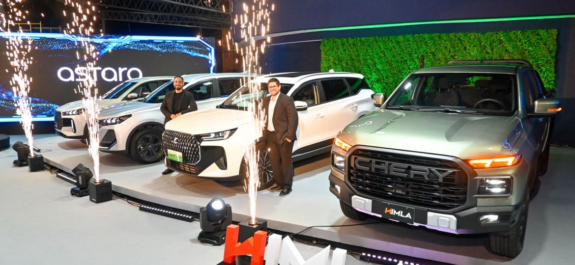 Rodolfo Camacho, gerente de marketing Astara y Pedro Rea, gerente de marca Chery Bolivia